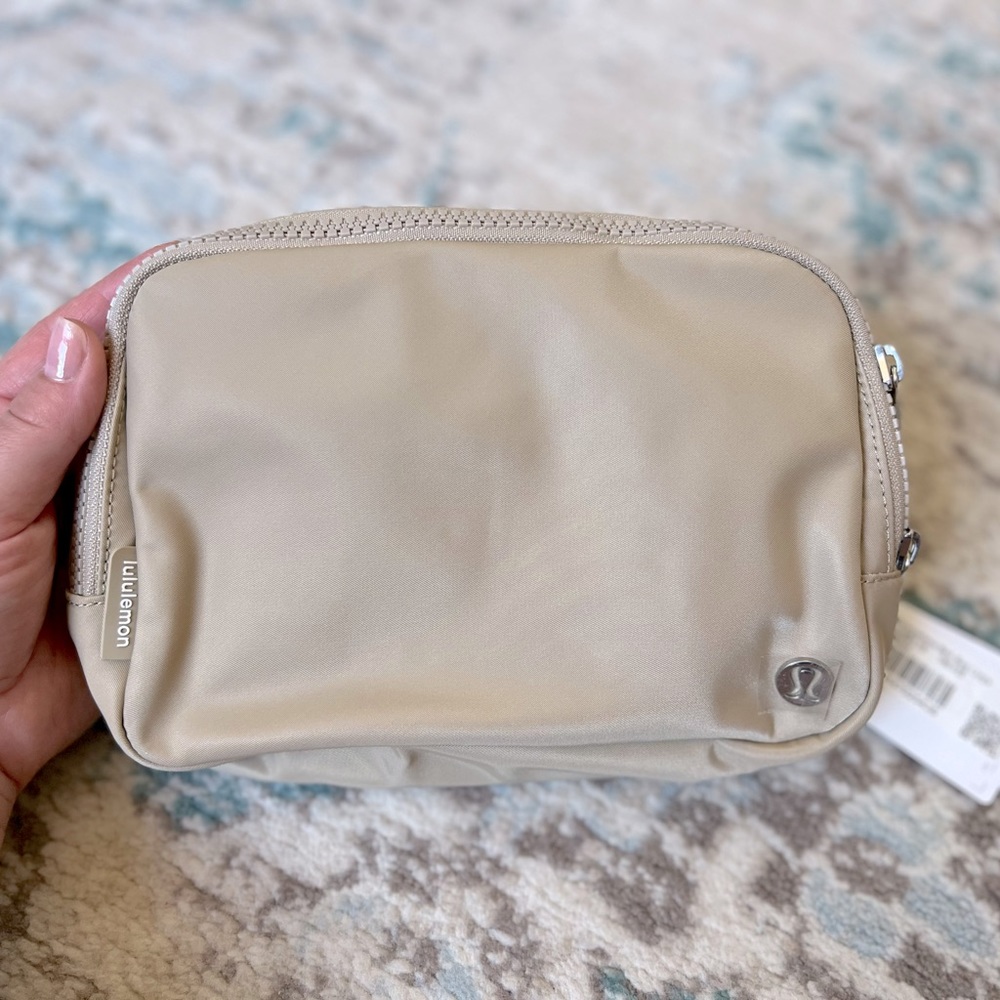 Lululemon Everywhere Belt Bag Large 2L Trench